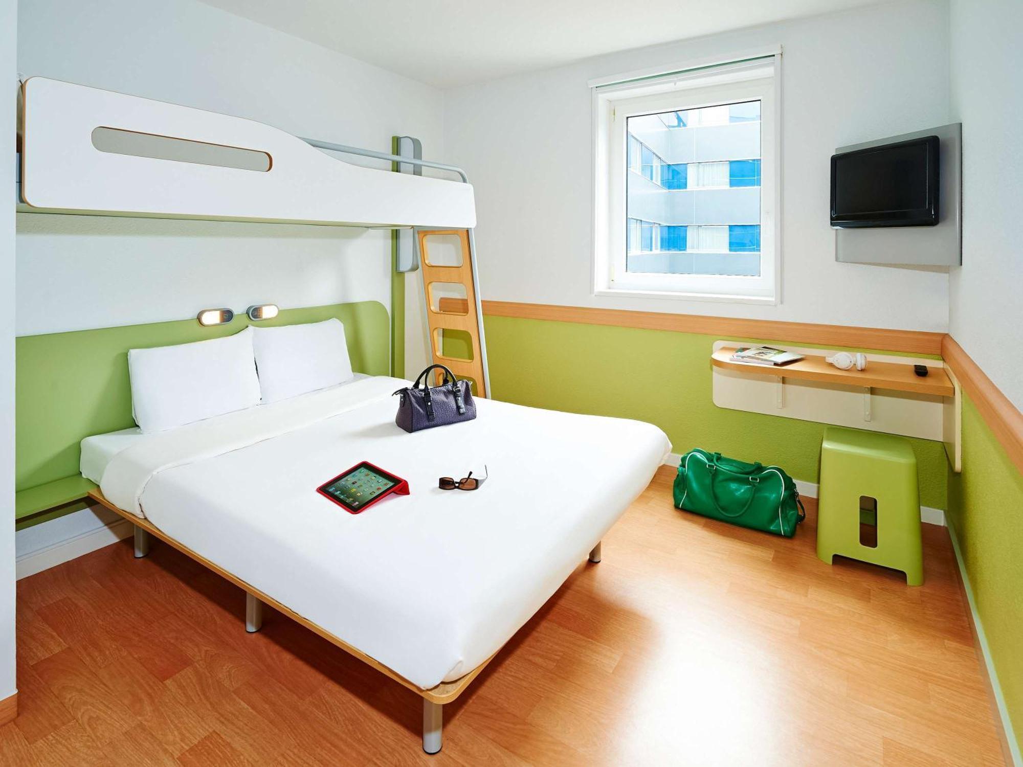 Ibis Budget Givet Exterior foto